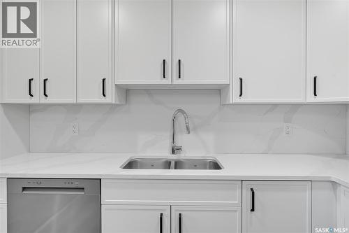 208 318 108Th Street W, Saskatoon, SK - Indoor Photo Showing Kitchen With Double Sink