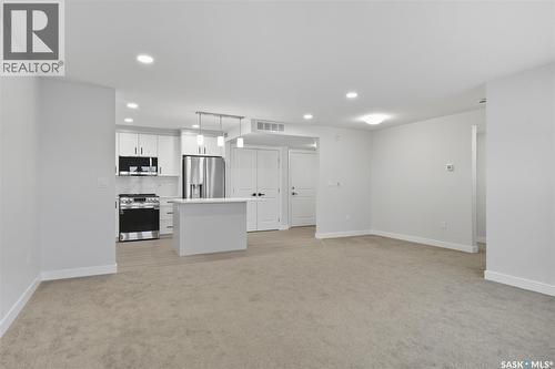 208 318 108Th Street W, Saskatoon, SK - Indoor Photo Showing Kitchen