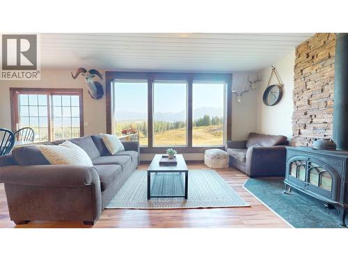 7229 3/93 Highway, Cranbrook, BC - Indoor Photo Showing Living Room
