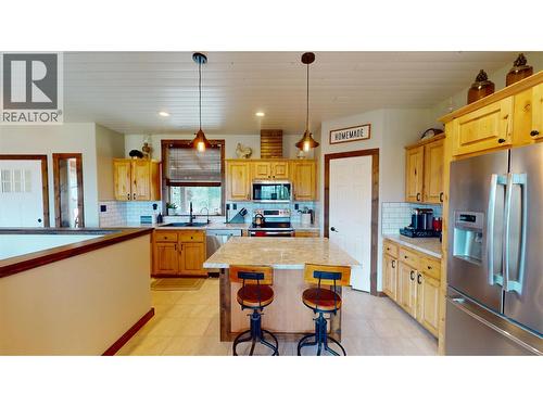 7229 3/93 Highway, Cranbrook, BC - Indoor Photo Showing Kitchen