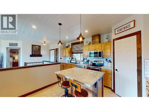 7229 3/93 Highway, Cranbrook, BC - Indoor Photo Showing Kitchen