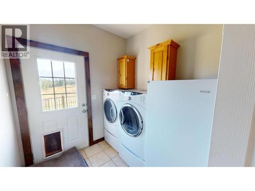 7229 3/93 Highway, Cranbrook, BC - Indoor Photo Showing Laundry Room