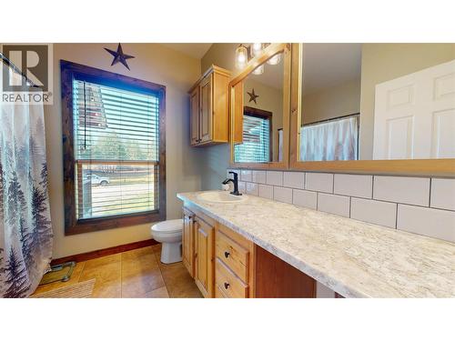 7229 3/93 Highway, Cranbrook, BC - Indoor Photo Showing Bathroom