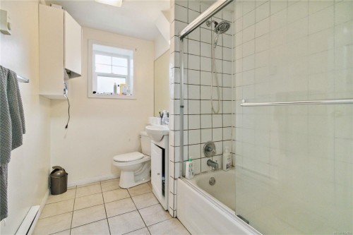 625 Baker St, Saanich, BC 