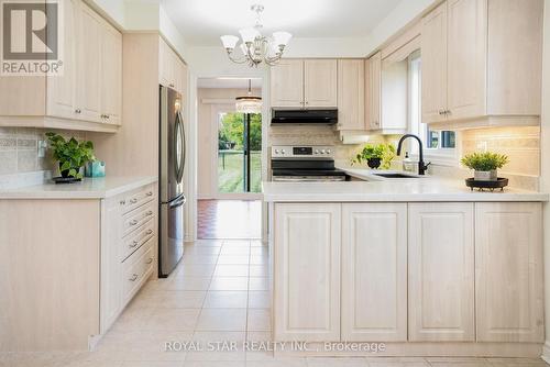 42 Kingknoll Drive, Brampton, ON - Indoor Photo Showing Kitchen