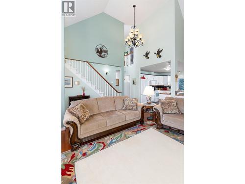 304 Dugan Street, Creston, BC - Indoor Photo Showing Living Room