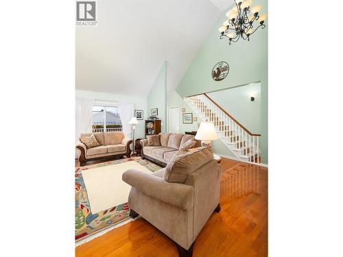 304 Dugan Street, Creston, BC - Indoor Photo Showing Living Room