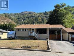 1047 REGAN Crescent  Trail, BC V1R 1C3