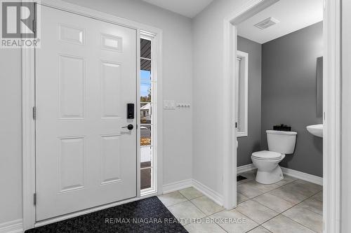 160 Wallace Avenue S, Welland (Lincoln/Crowland), ON - Indoor Photo Showing Bathroom