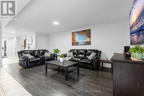 160 Wallace Avenue S, Welland (Lincoln/Crowland), ON - Indoor Photo Showing Living Room
