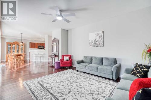 52 The Queens Way, Barrie, ON - Indoor Photo Showing Living Room