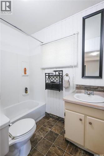 707 5Th Street E, Prince Albert, SK - Indoor Photo Showing Bathroom