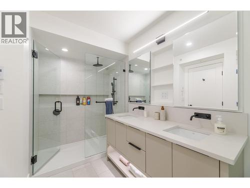 3240 Landry Crescent, Summerland, BC - Indoor Photo Showing Bathroom