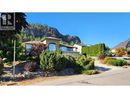 FRONT FACADE - With Extra Off-Street Parking on Roadway - 3065 Lakeview Cove Road, West Kelowna, BC - Outdoor