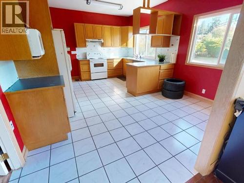 6019 Lund, Powell River, BC - Indoor Photo Showing Kitchen