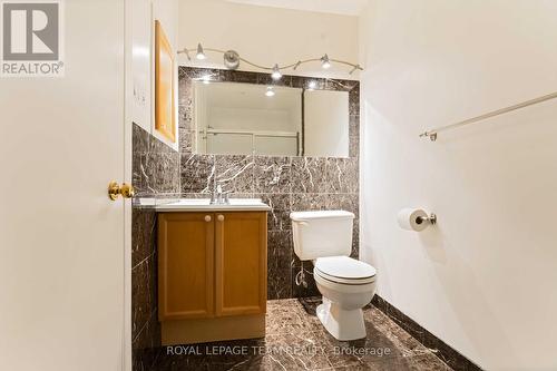2664 Draper Avenue, Ottawa, ON - Indoor Photo Showing Bathroom