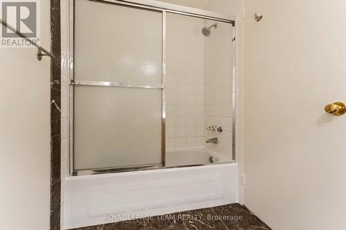 2664 Draper Avenue, Ottawa, ON - Indoor Photo Showing Bathroom