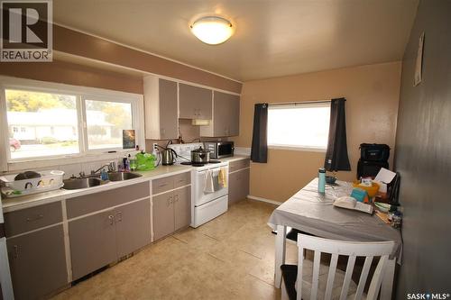 138 Redcoat Drive, Eastend, SK - Indoor Photo Showing Kitchen With Double Sink