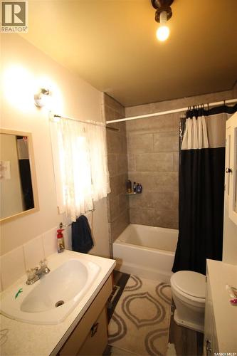 138 Redcoat Drive, Eastend, SK - Indoor Photo Showing Bathroom