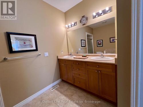 Ensuite Bathroom - 11 - 500 Lakeview Drive, Woodstock (Woodstock - North), ON - Indoor Photo Showing Bathroom