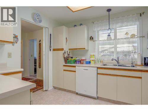 3900 27 Avenue Unit# 19, Vernon, BC - Indoor Photo Showing Kitchen With Double Sink