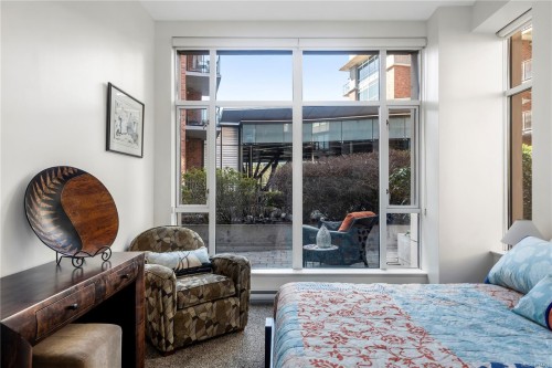 107-827 Fairfield Rd, Victoria, BC - Indoor