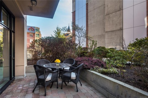 107-827 Fairfield Rd, Victoria, BC - Outdoor With Exterior