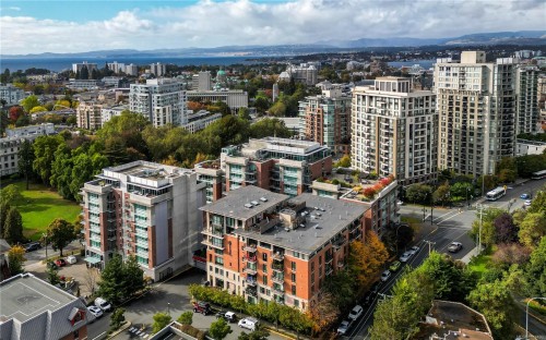 107-827 Fairfield Rd, Victoria, BC - Outdoor With View