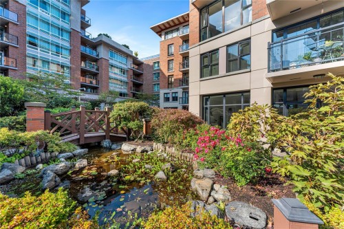 107-827 Fairfield Rd, Victoria, BC - Outdoor