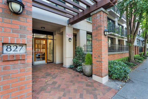 107-827 Fairfield Rd, Victoria, BC - Outdoor With Exterior