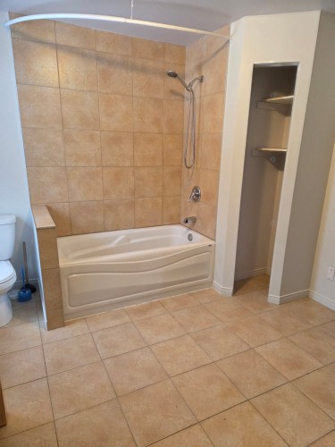 Bathroom - 81 21E Avenue, Sainte-Anne-De-Sabrevois, QC - Indoor Photo Showing Bathroom
