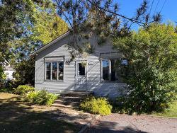 1630 Rue Principale  Saint-Étienne-Des-Grès, QC G0X 2P0