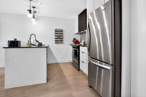 Kitchen - 701-4982 Place De La Savane, Montréal (Côte-Des-Neiges/Notre-Dame-De-Grâce), QC - Indoor Photo Showing Kitchen