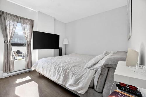 Primary bedroom - 701-4982 Place De La Savane, Montréal (Côte-Des-Neiges/Notre-Dame-De-Grâce), QC - Indoor Photo Showing Bedroom