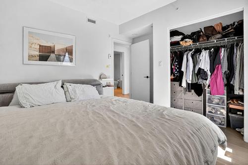 Primary bedroom - 701-4982 Place De La Savane, Montréal (Côte-Des-Neiges/Notre-Dame-De-Grâce), QC - Indoor Photo Showing Bedroom