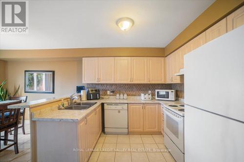 210 Marilyn Street, Shelburne, ON - Indoor Photo Showing Kitchen With Double Sink