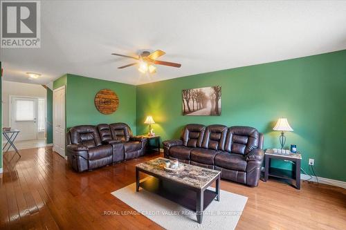 210 Marilyn Street, Shelburne, ON - Indoor Photo Showing Living Room