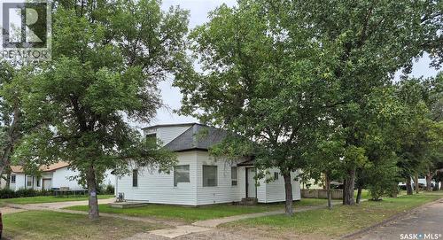 137 2Nd Street W, Ponteix, SK - Outdoor