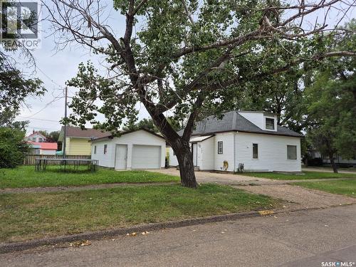 137 2Nd Street W, Ponteix, SK - Outdoor