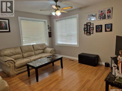 137 2Nd Street W, Ponteix, SK - Indoor Photo Showing Living Room