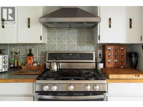 10108 Venables Drive, Coldstream, BC - Indoor Photo Showing Kitchen