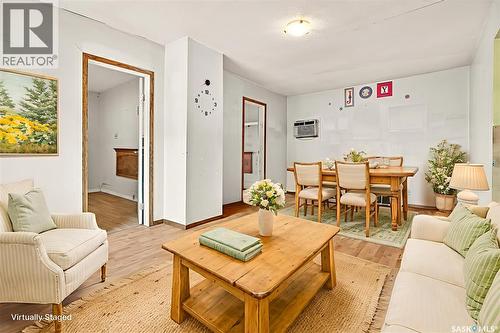 1038 Athabasca Street E, Moose Jaw, SK - Indoor Photo Showing Living Room