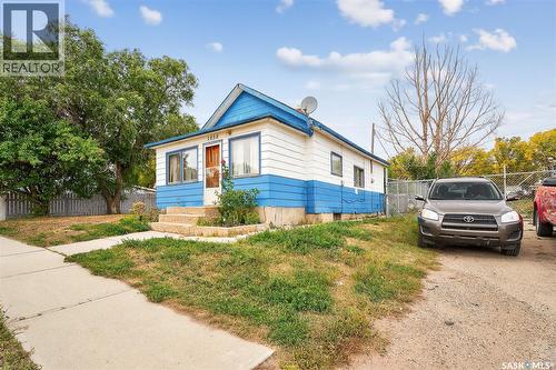 1038 Athabasca Street E, Moose Jaw, SK - Outdoor
