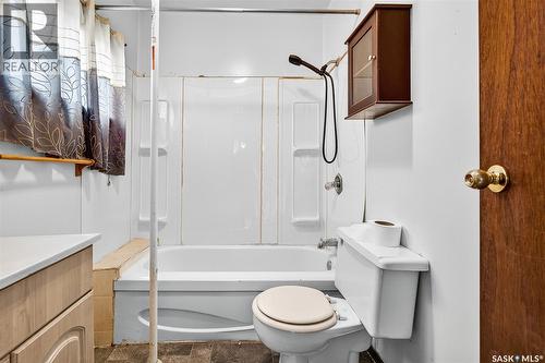 1038 Athabasca Street E, Moose Jaw, SK - Indoor Photo Showing Bathroom