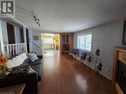 123 Scott Street, Waterloo, ON - Indoor Photo Showing Living Room