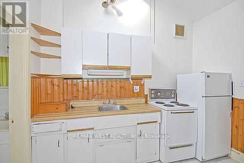 124 Baldwin Street, Toronto, ON - Indoor Photo Showing Kitchen