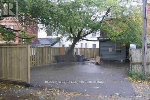 124 Baldwin Street, Toronto, ON - Outdoor