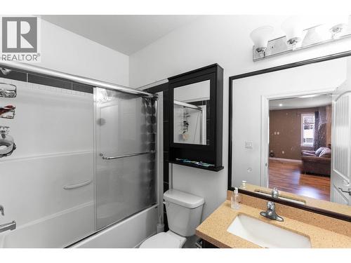 297 Waterford Avenue Unit# 102, Penticton, BC - Indoor Photo Showing Bathroom