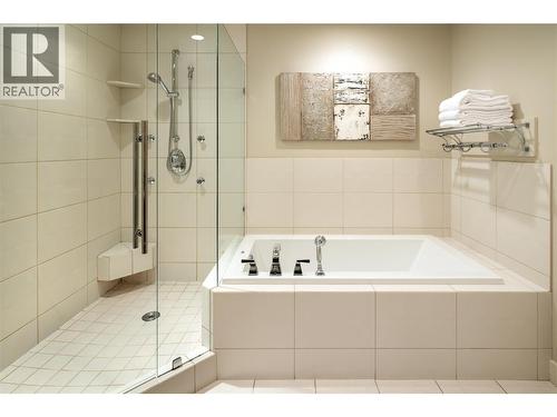 529 Knowles Road, Kelowna, BC - Indoor Photo Showing Bathroom