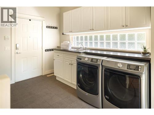 529 Knowles Road, Kelowna, BC - Indoor Photo Showing Laundry Room